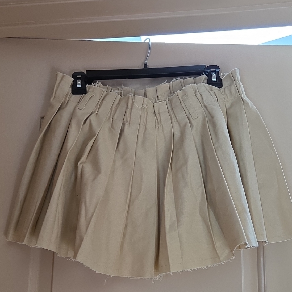 H&M Tan Pleated Skirt